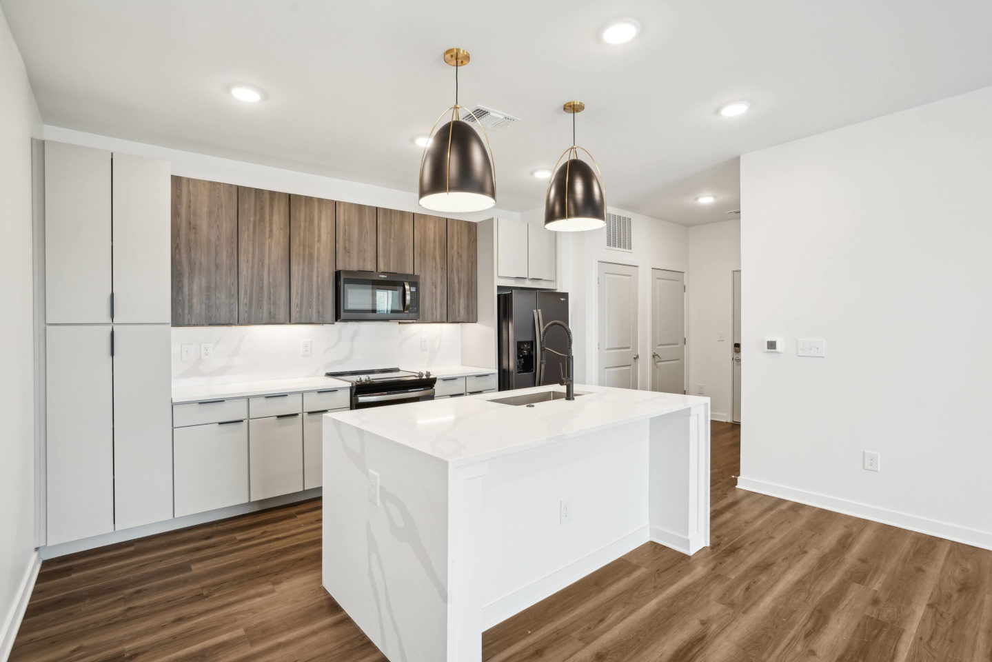 The Pullman Luxury Apartment Homes Image 9