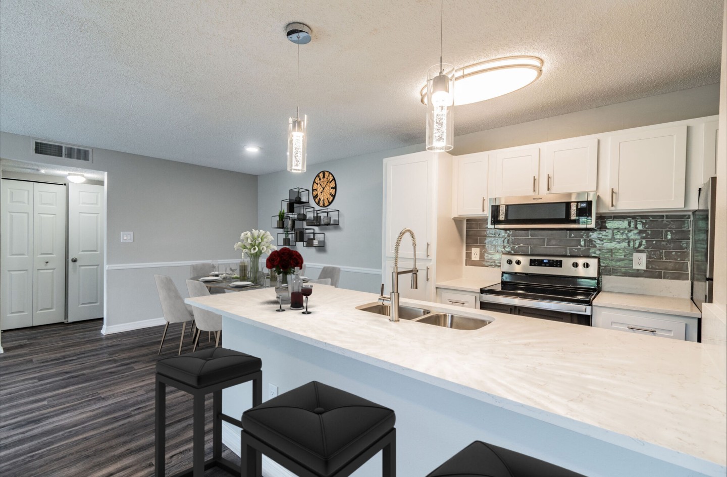 Lakeside Central Apartments Image 1
