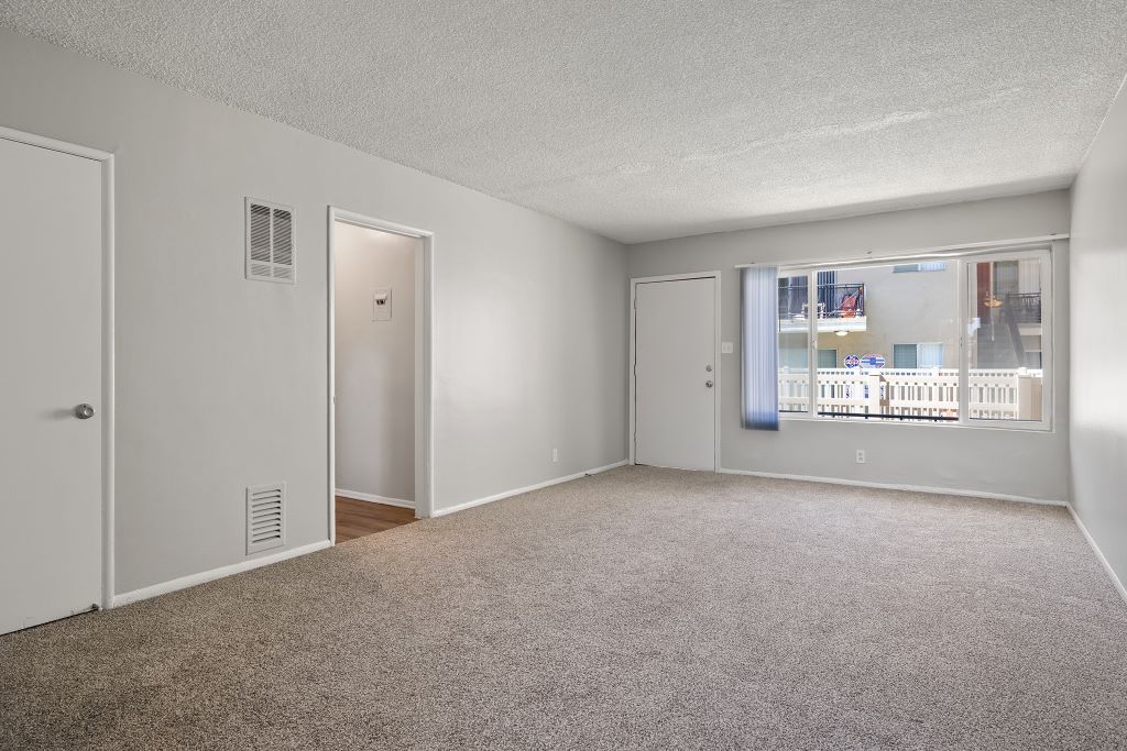 Roxanne Apartments Image 2