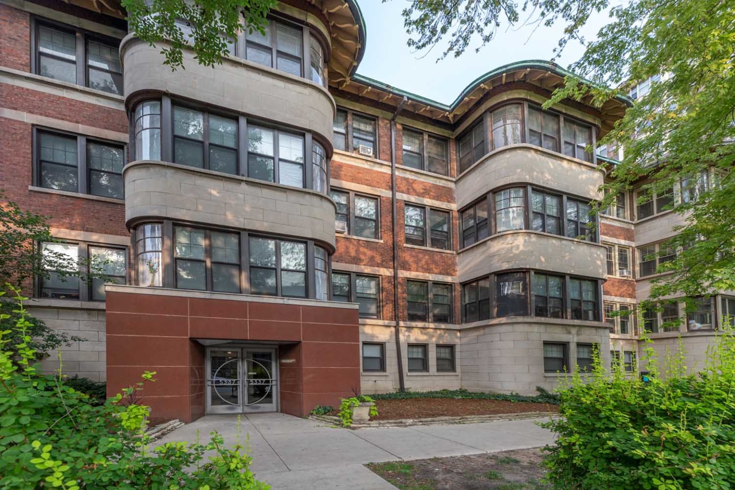5337 S. Hyde Park Boulevard Image 2
