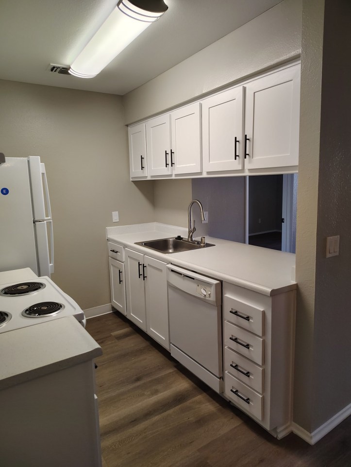 Edgewater Apartments Image 23