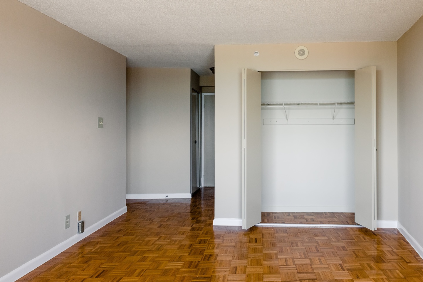Hampton Plaza Image 19