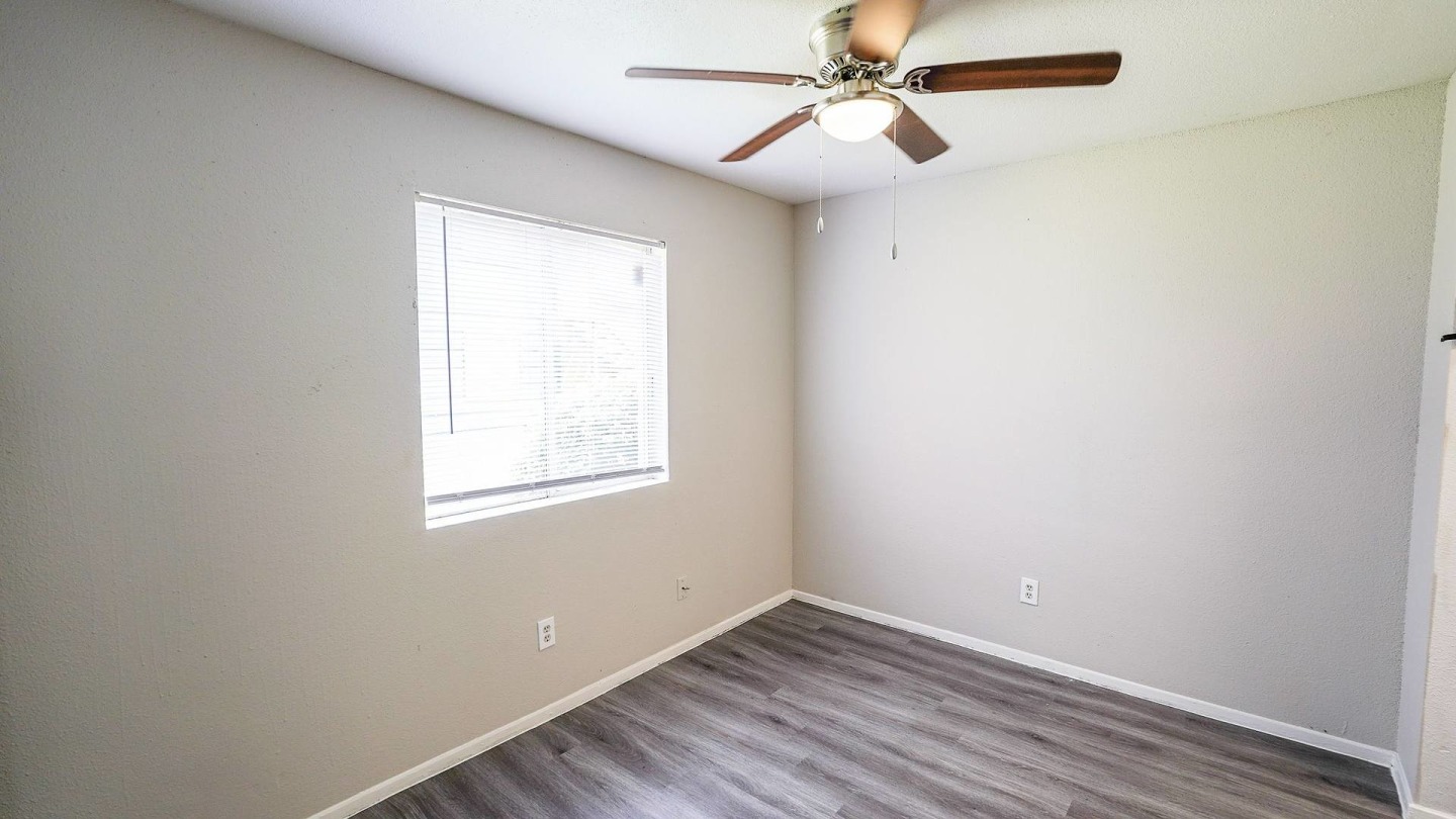 Trenton Place Image 25