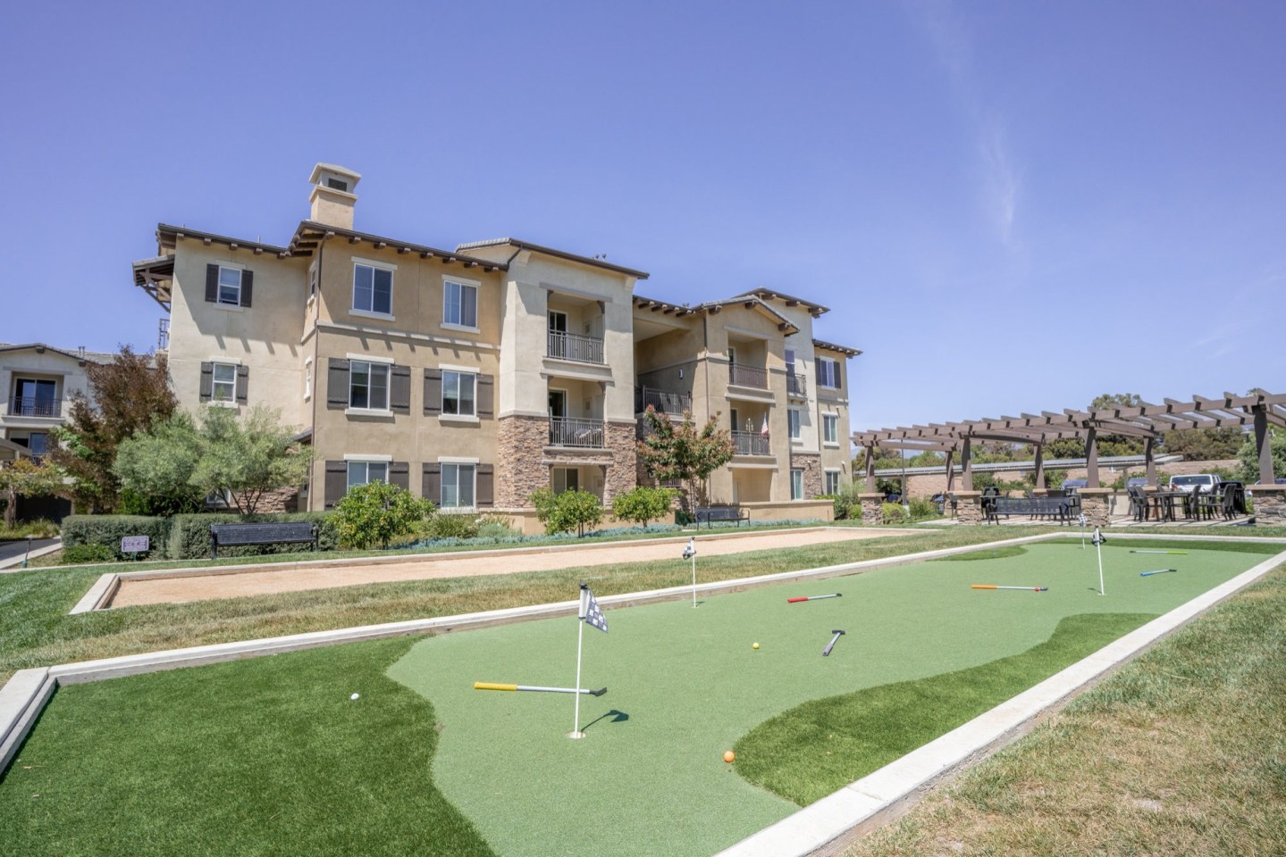 Hollister Village Image 22