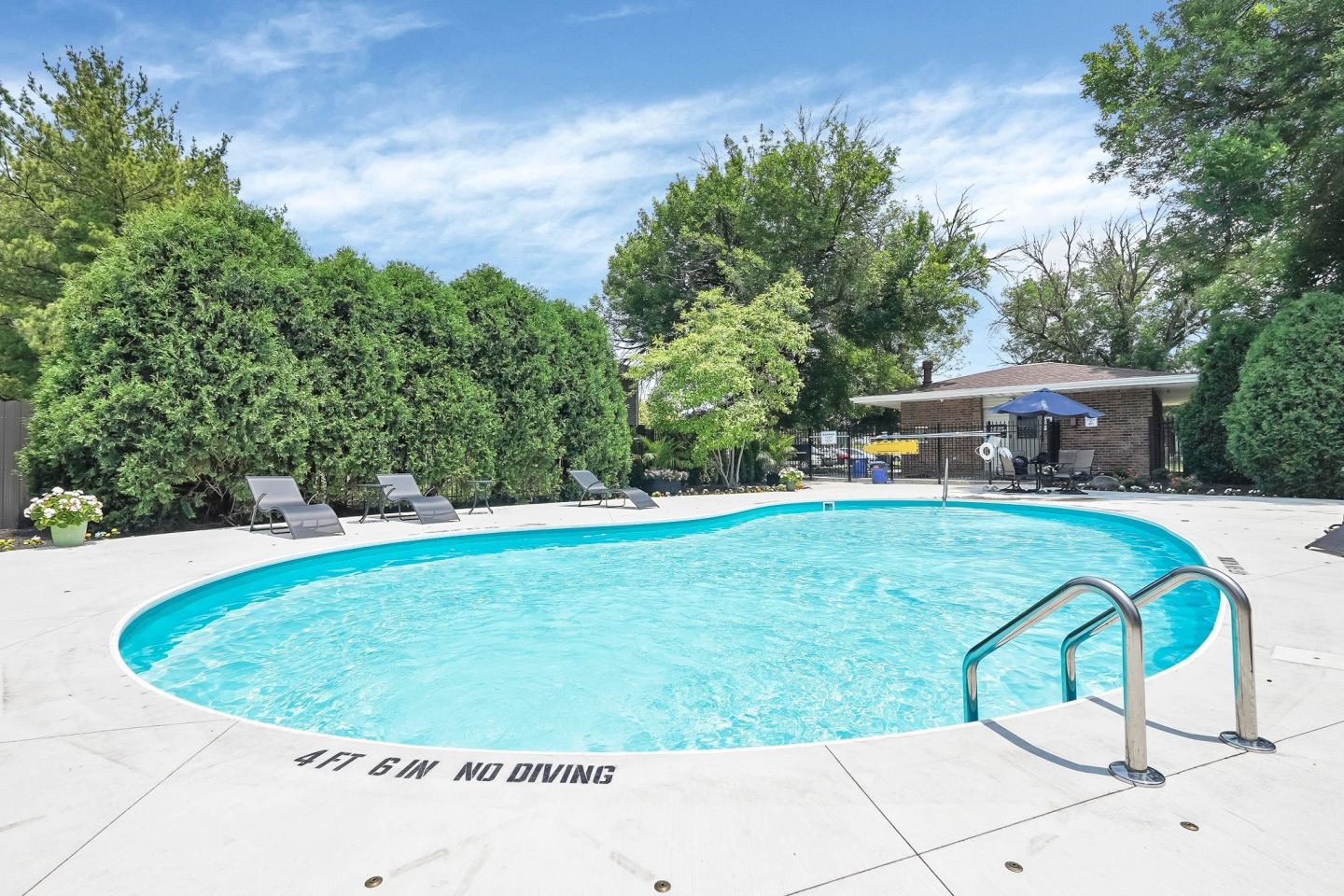1289 | A Rental Condo Community Image 23