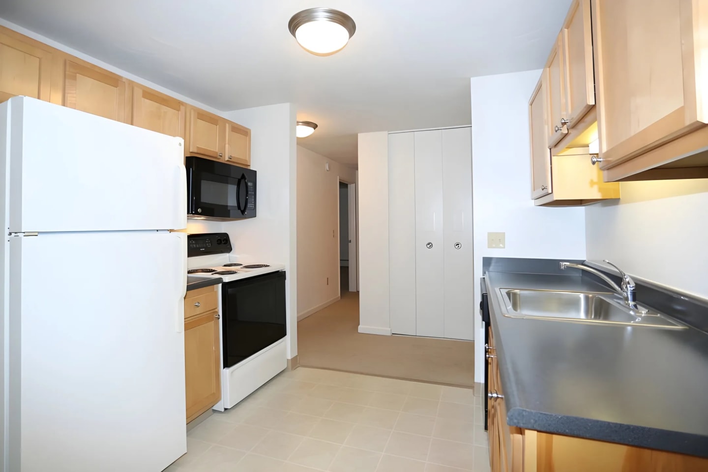 Clover Park Apartments Image 7