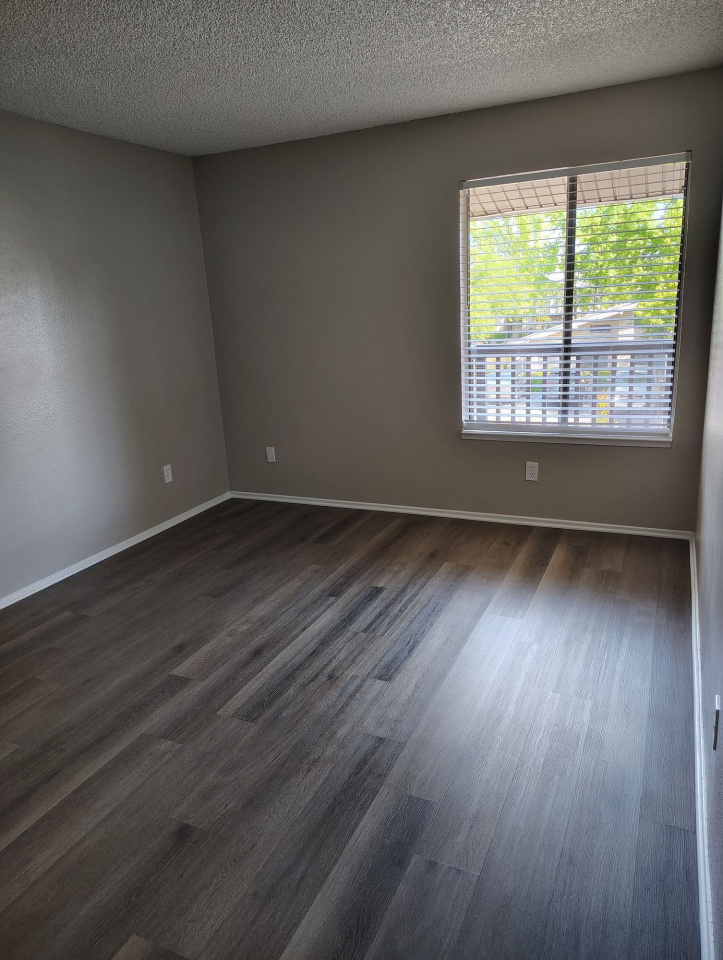 Edgewater Apartments Image 34