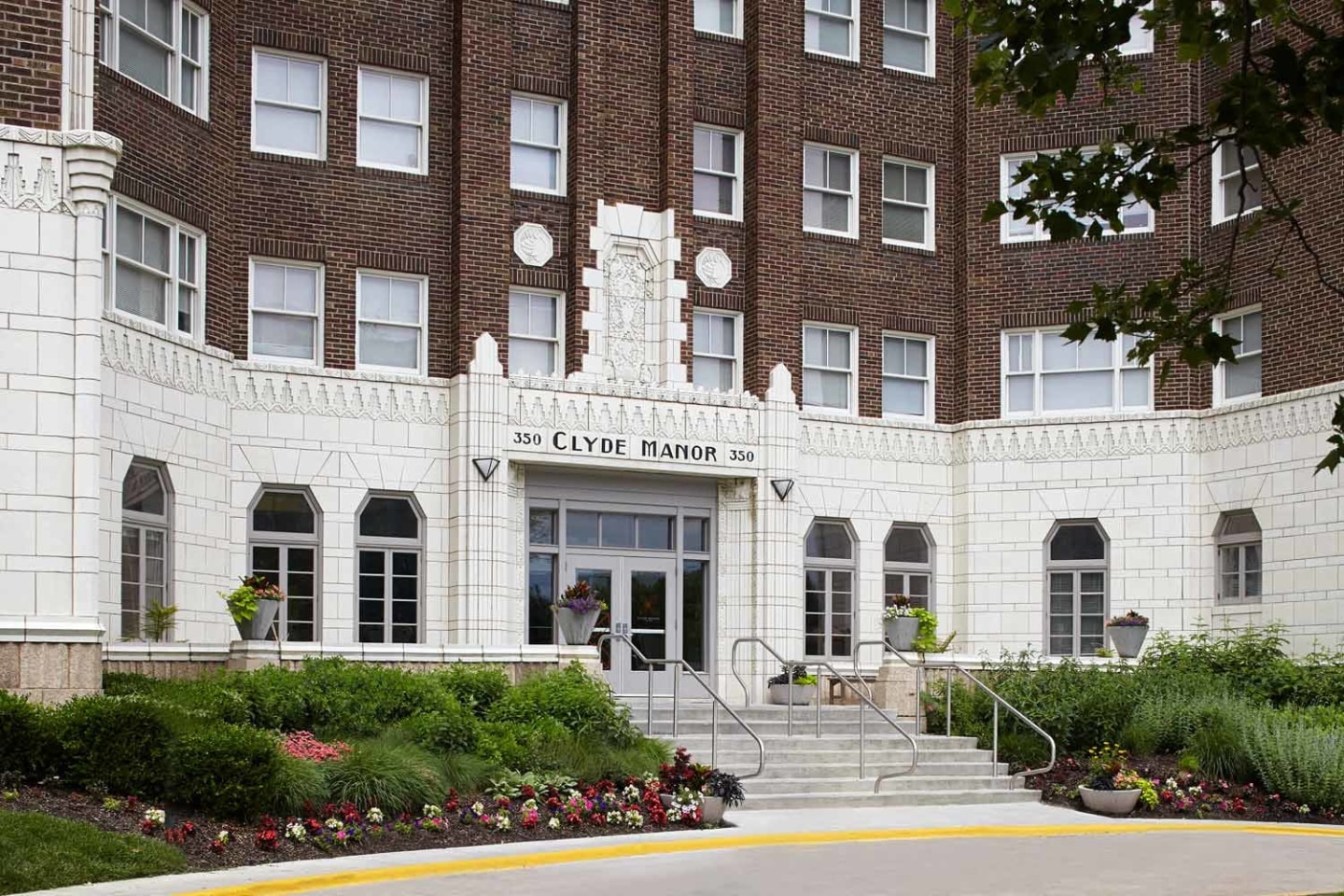 Clyde Manor Image 3