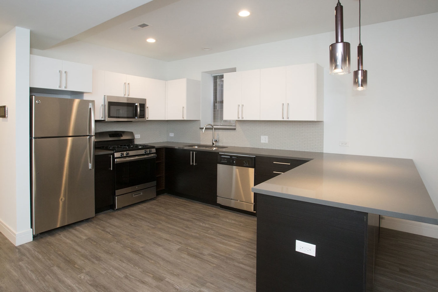 5487-5491 S. Hyde Park Boulevard Image 15
