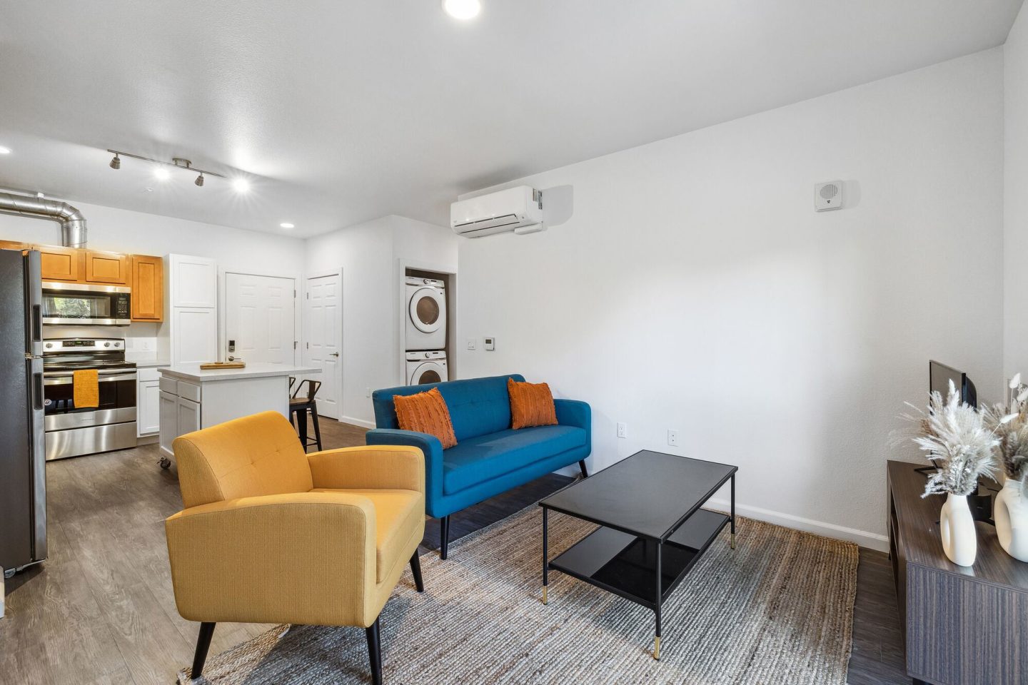 Pullman Modern Urban Apartments Image 7