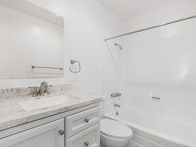6535 Haskell Avenue Image 11