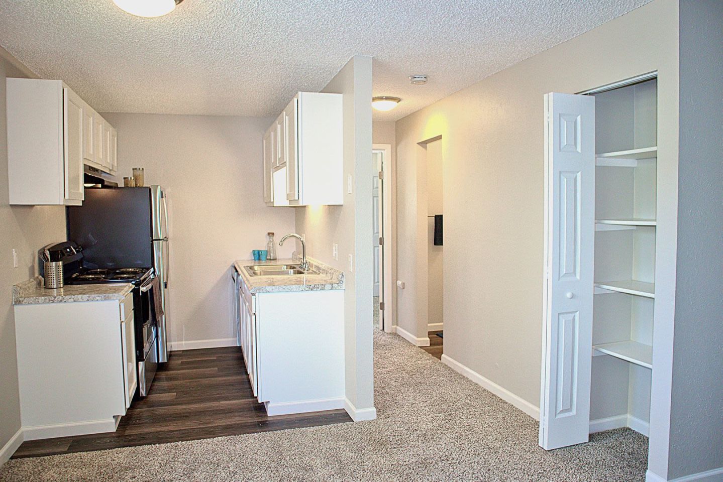 Lamar Village Apartments Image 15