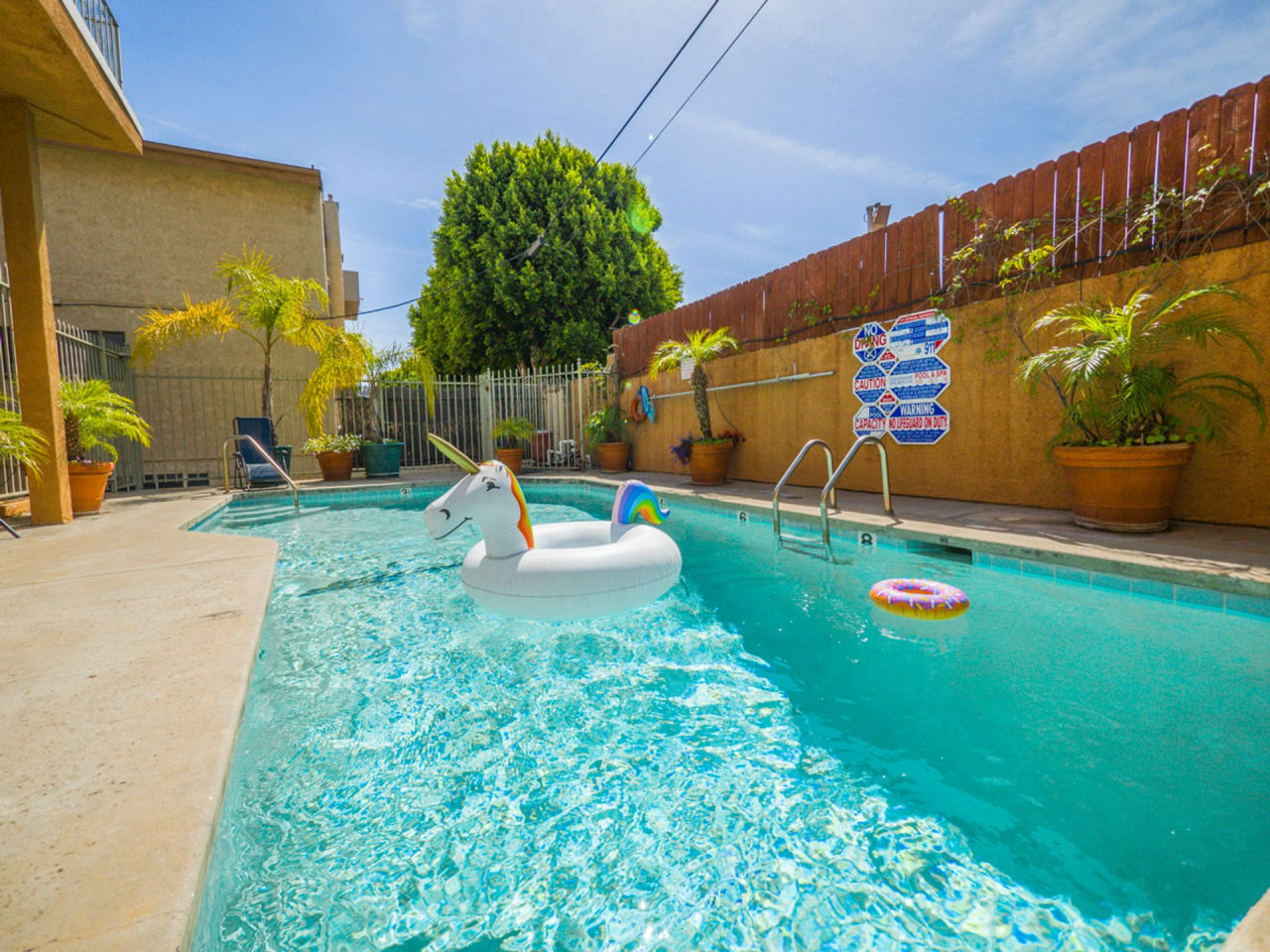 13952 Moorpark St. Image 4