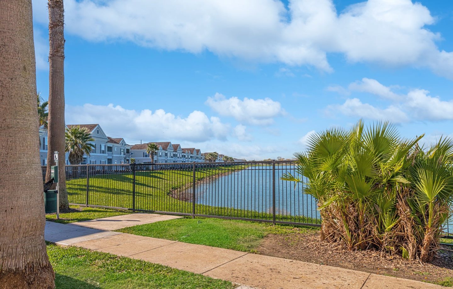 Lakeside Pointe Apartments & Townhomes Image 15
