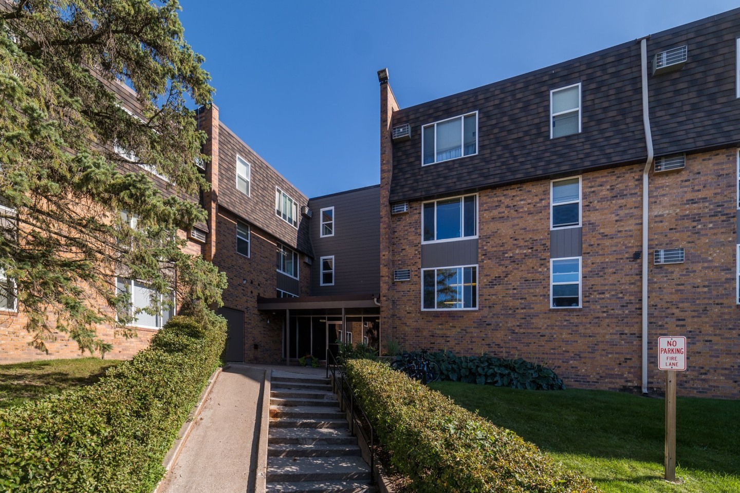 Shamrock Court Apartments Image 12