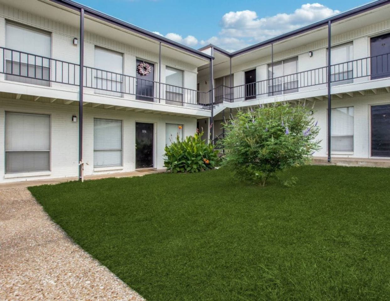 Glen Oaks Apartments Image 3