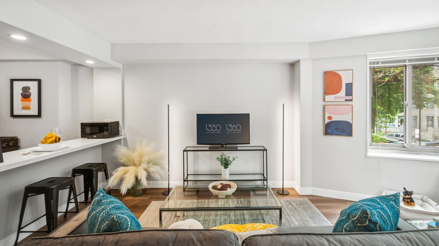 1350 Lake Shore Drive Image 11