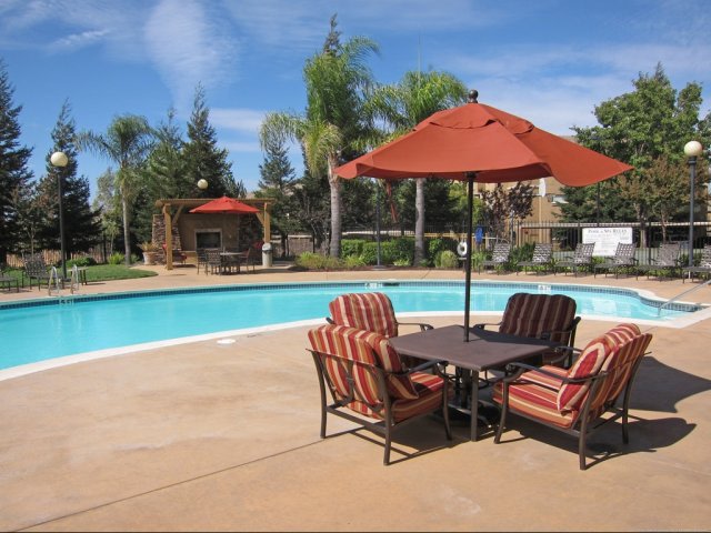 Pinnacle at Galleria Luxury Apartments Image 7