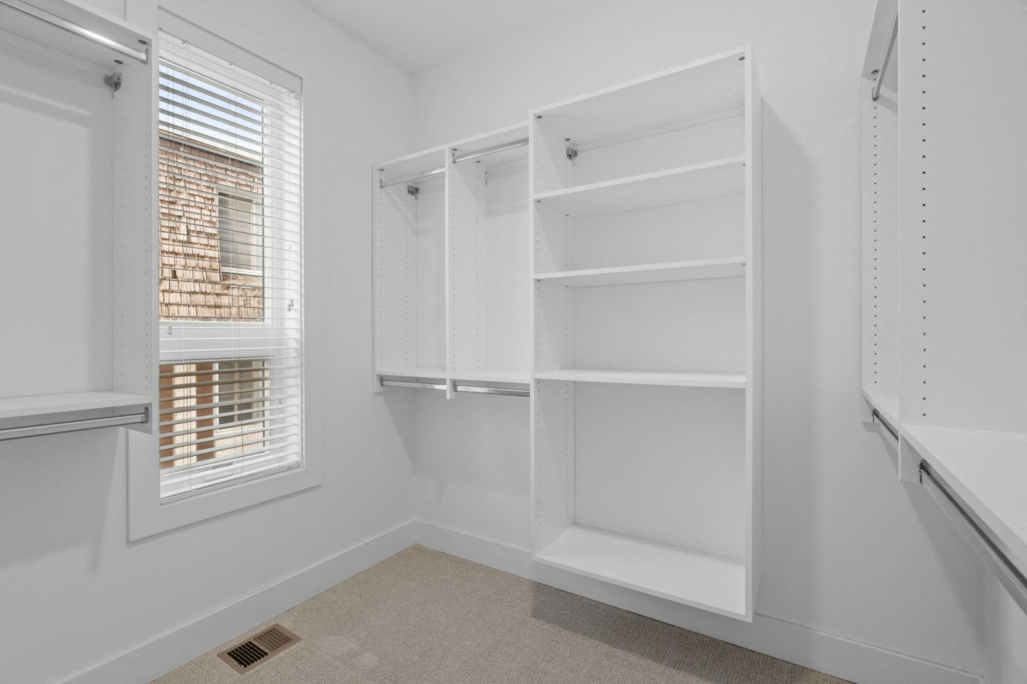 Boutique 28 Image 17