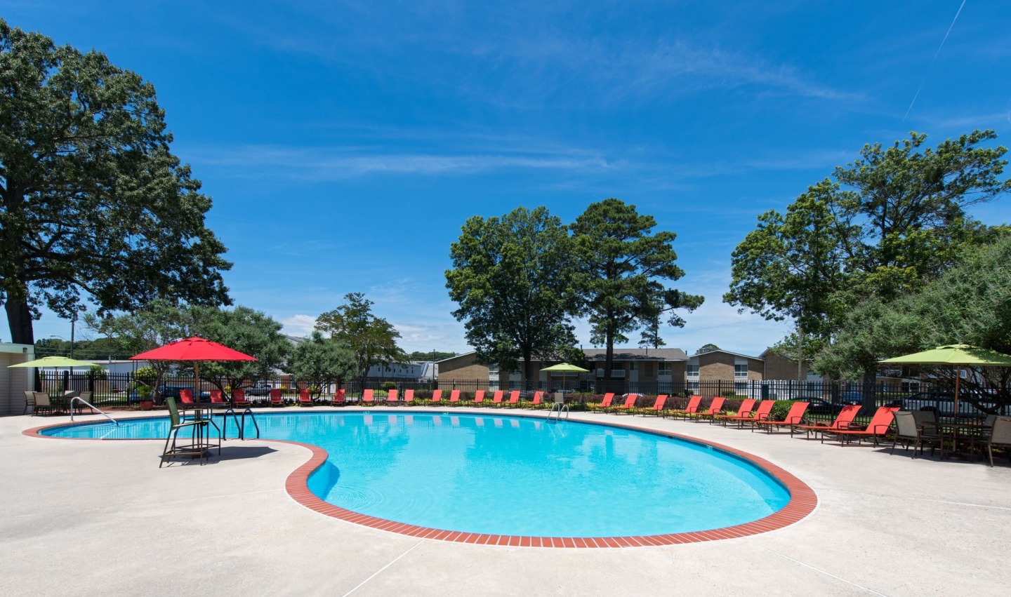 Pinewood Gardens Apartments Image 1