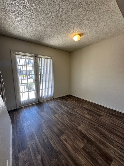 Falcon Glen Image 13