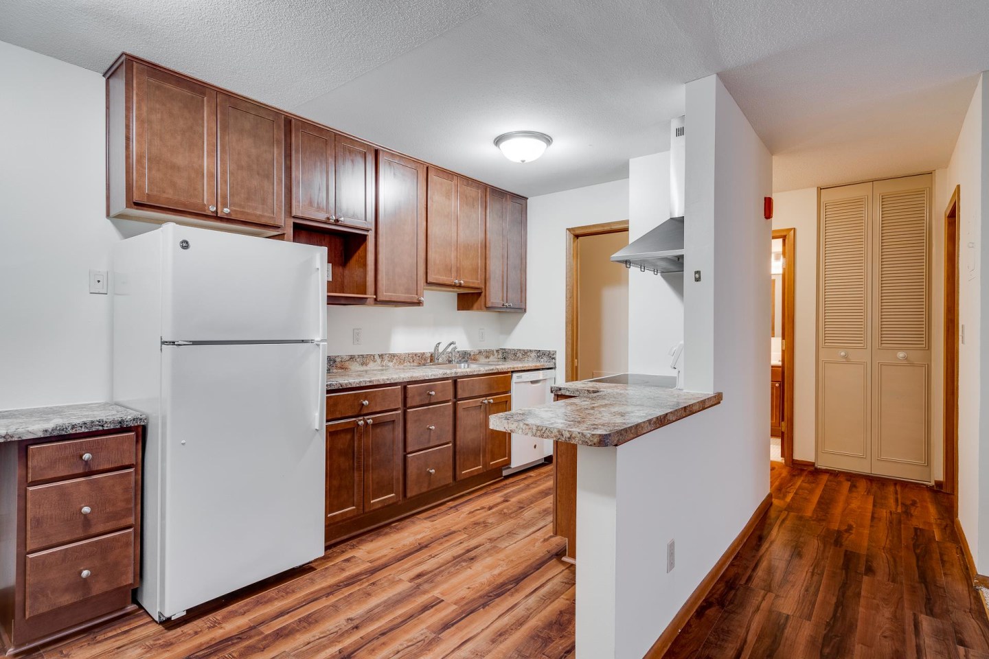 Bryant Manor Apartments Image 41