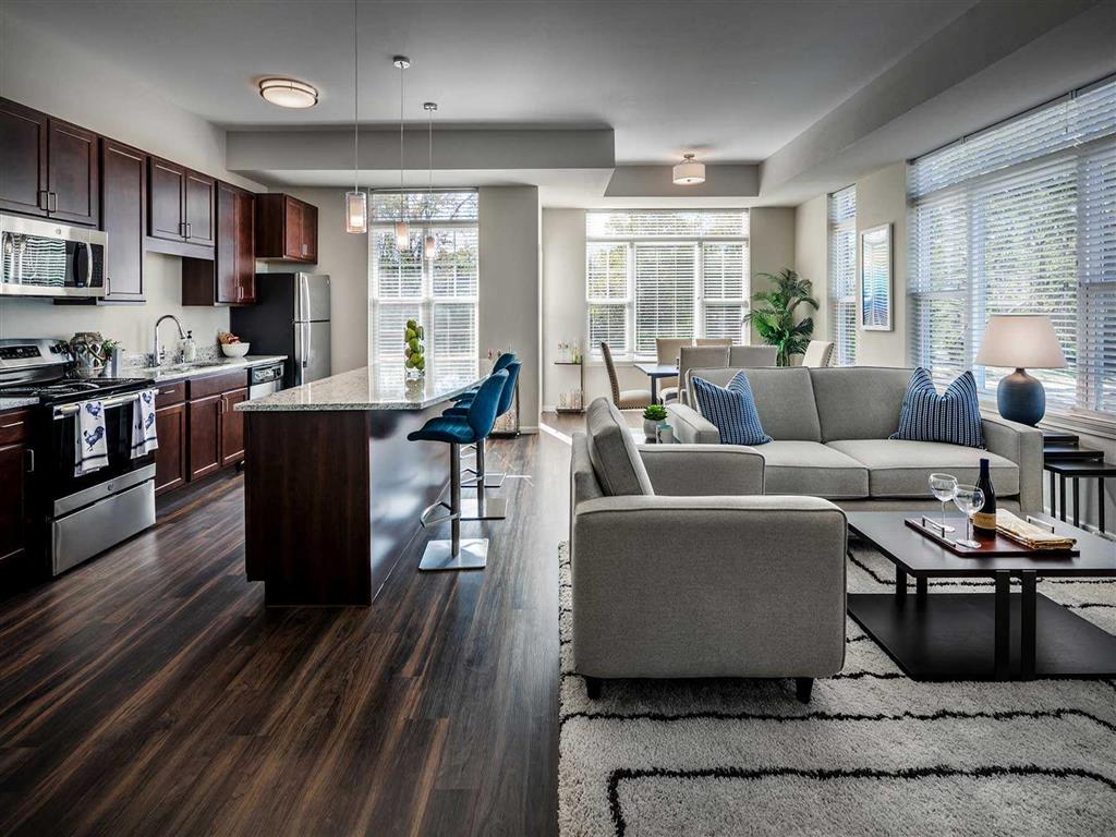 Oaks of Shorewood Apartments - 55+ Active Adult Apartment Homes Image 3