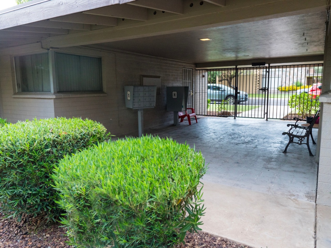Tropicana Apartments Image 10