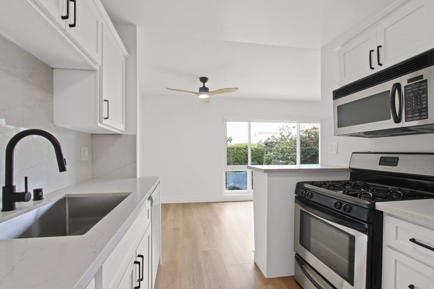 1545 N Laurel Image 13