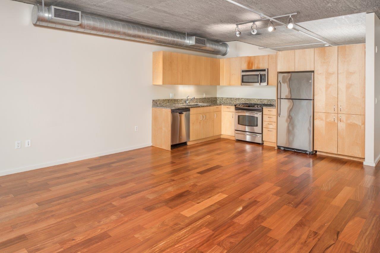 2121 Belmont Image 27