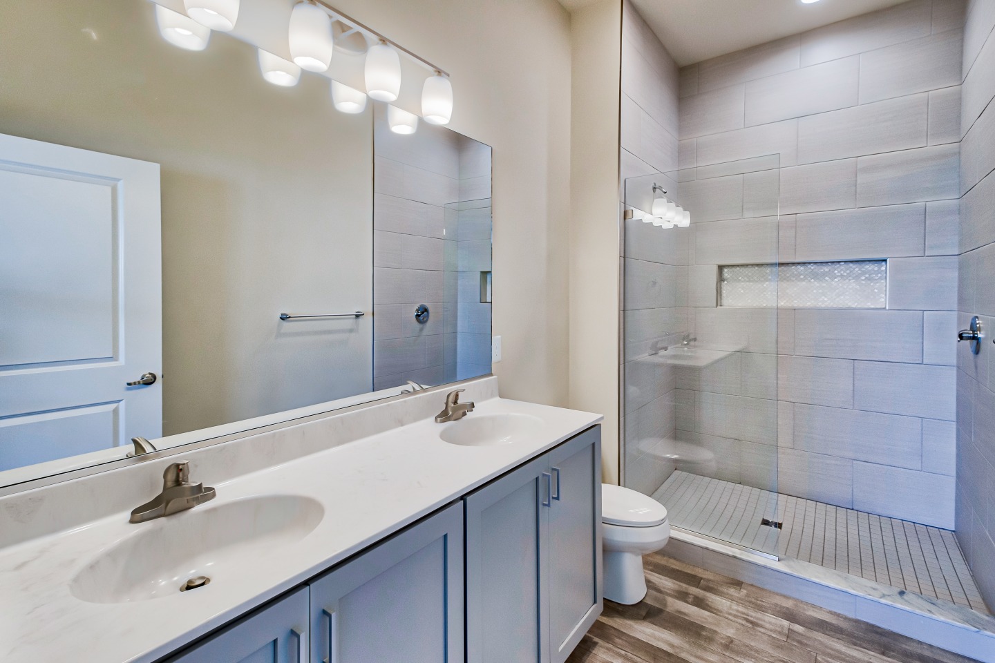 Oceans East Luxury Apartment Homes Image 11