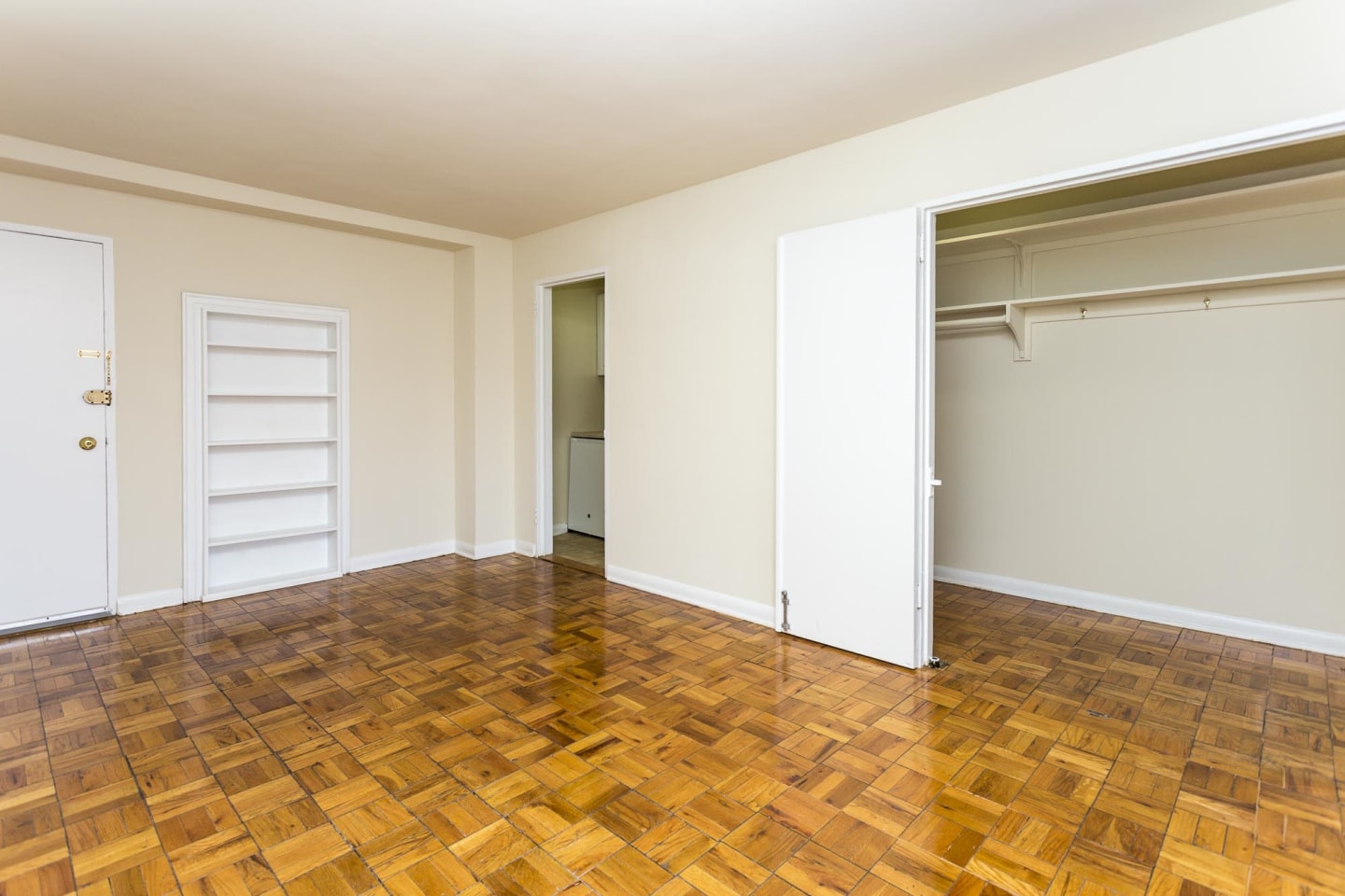 Empire Apartments Image 12