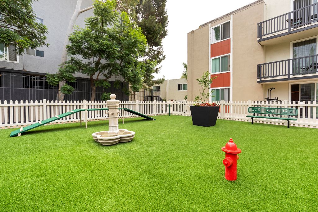 Parkway Plaza Apartments Image 7