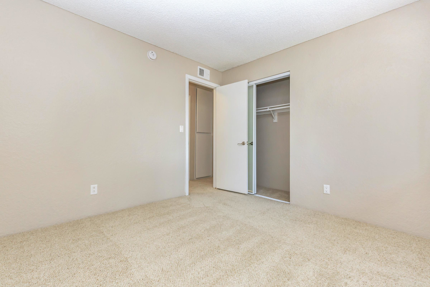 Carlyle Square Apartment Homes Image 51