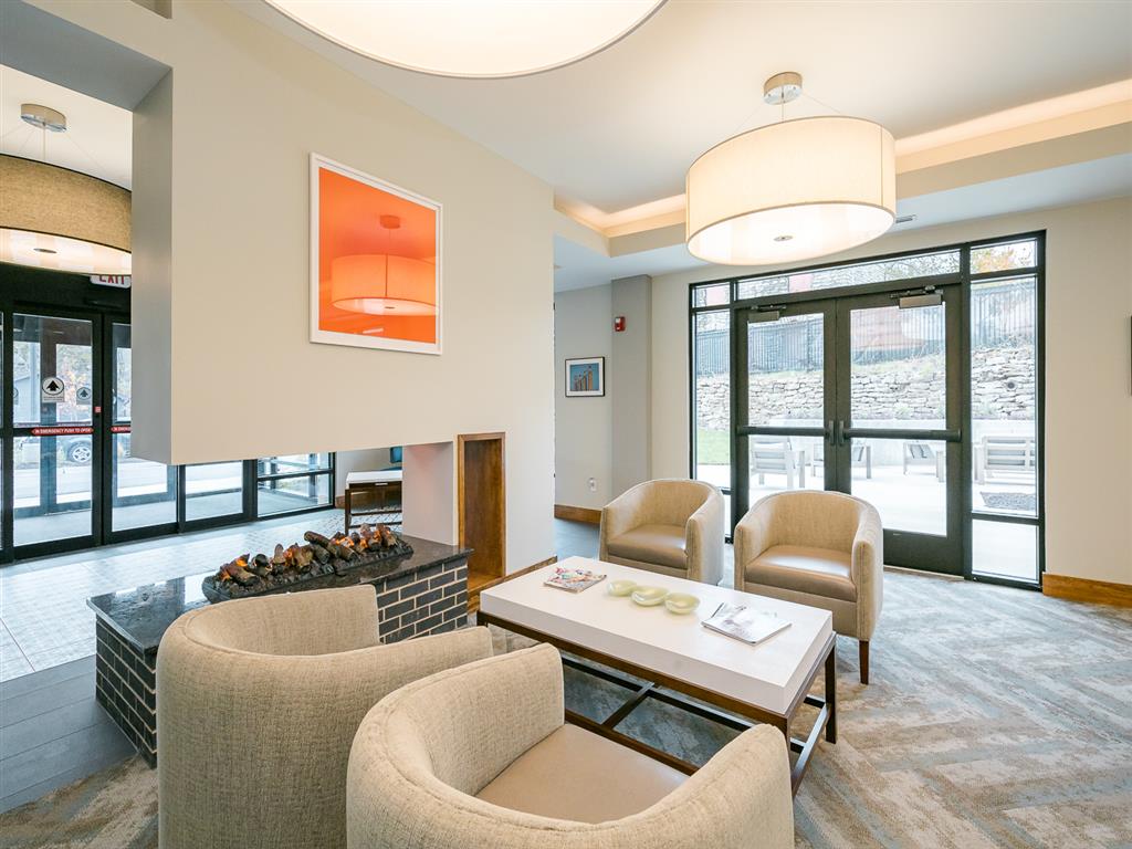 Blvd 64 Apartments Image 18