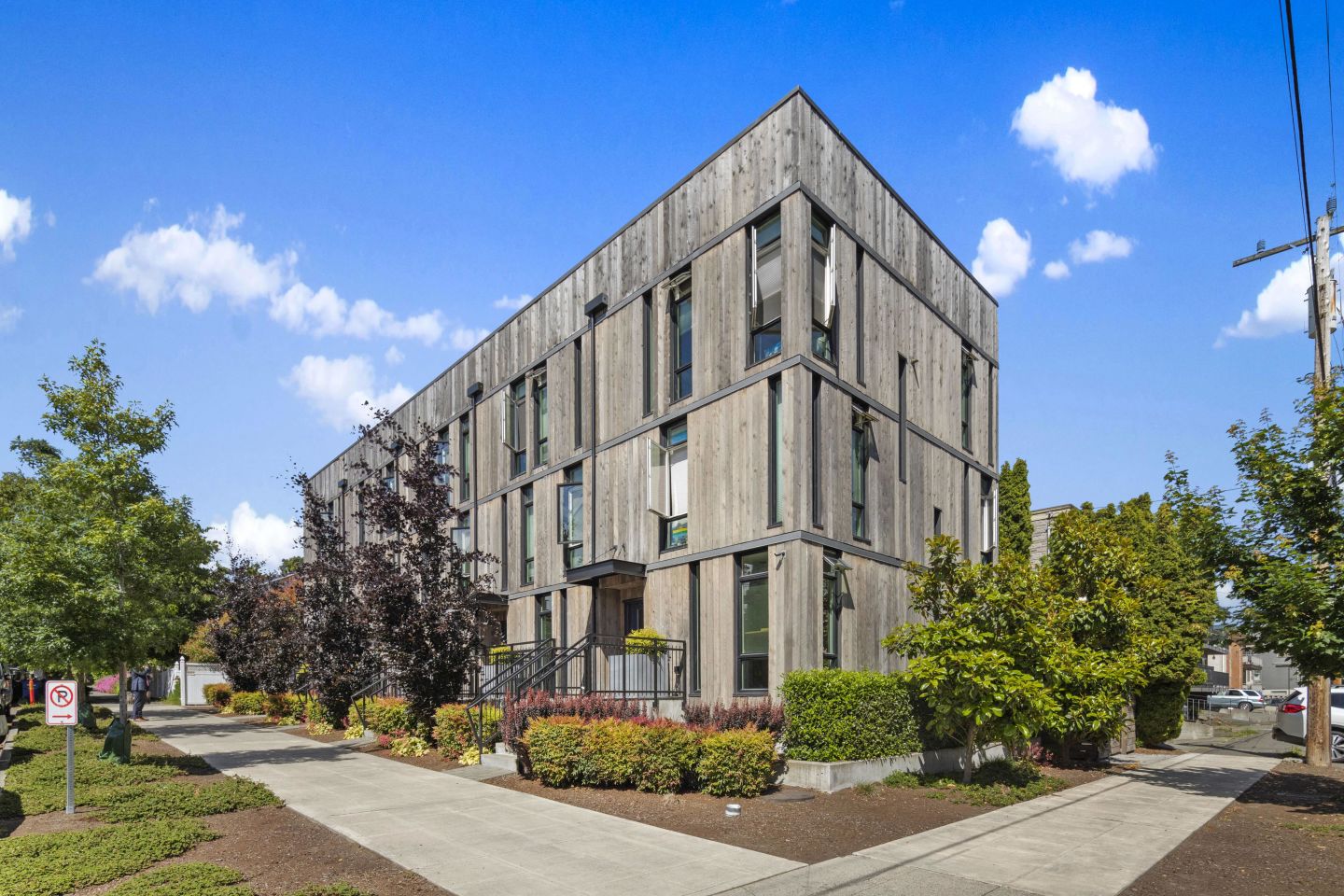 5902 Ballard Apartments Image 17