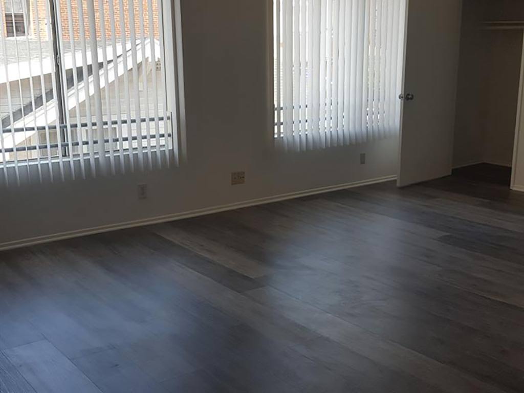909 S Irolo St Image 2