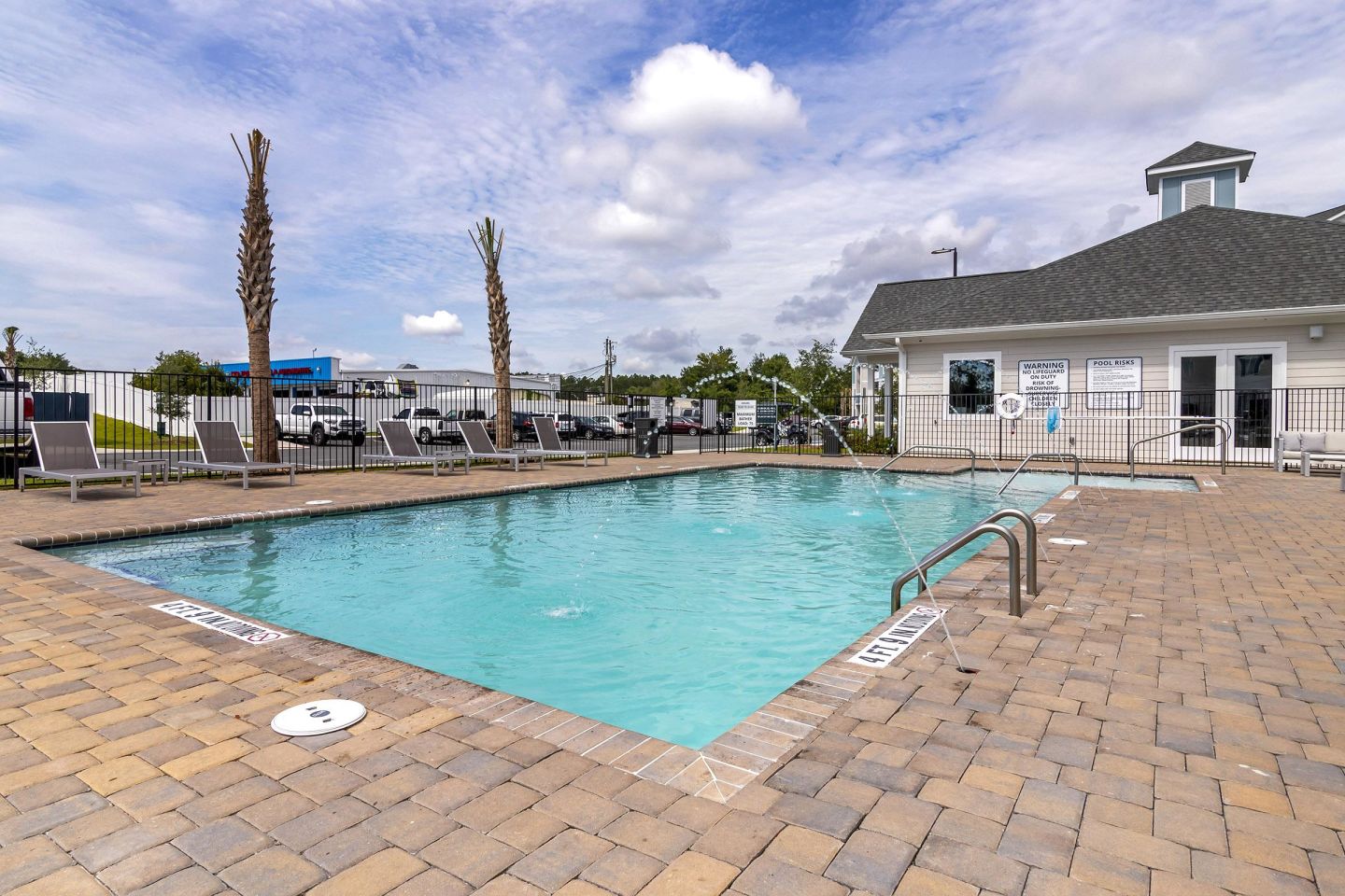Pointe Grand Apartment Homes Image 17