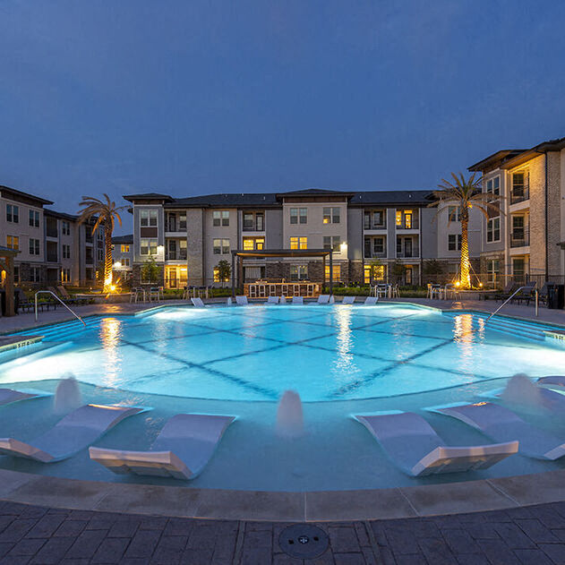 Lakecrest Apartments Image 1