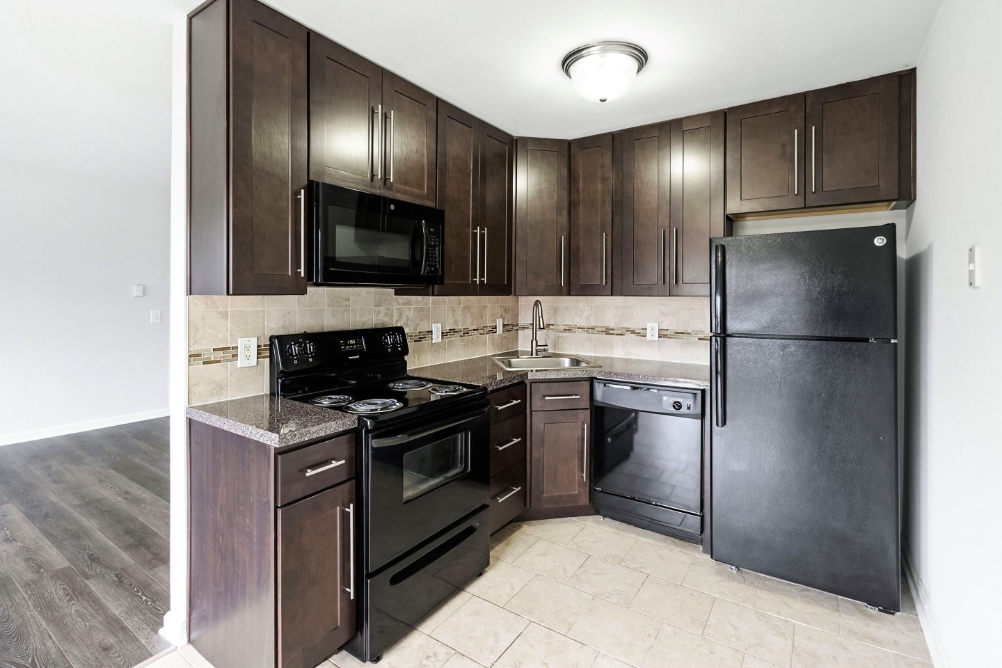 Ascot Park Apartments Image 2