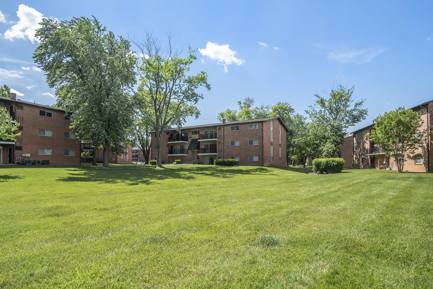 THE MANOR/THE MANOR EAST APARTMENTS Image 25