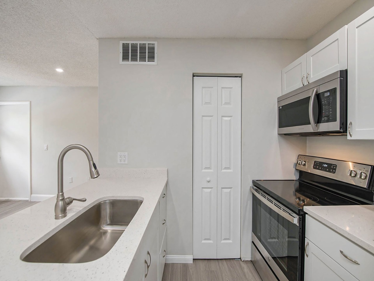 Altura Largo Apartments Image 13
