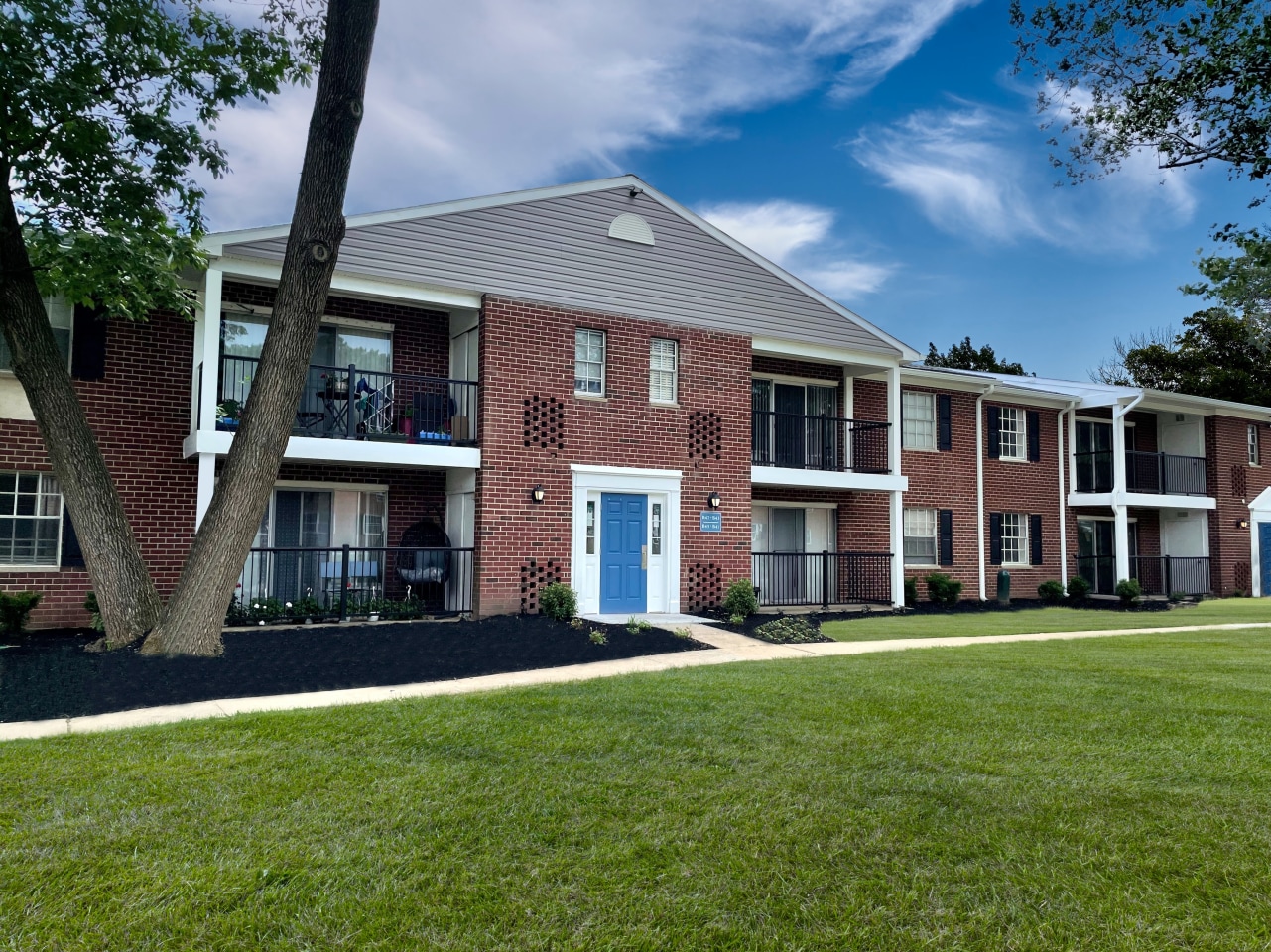 Delmont Apartments Image 13