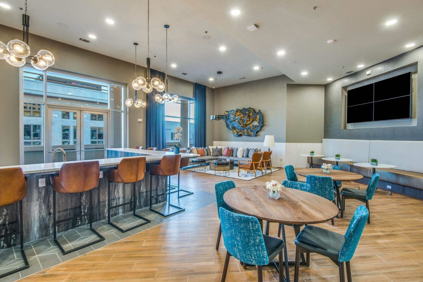 Luxia Gallery House Image 1