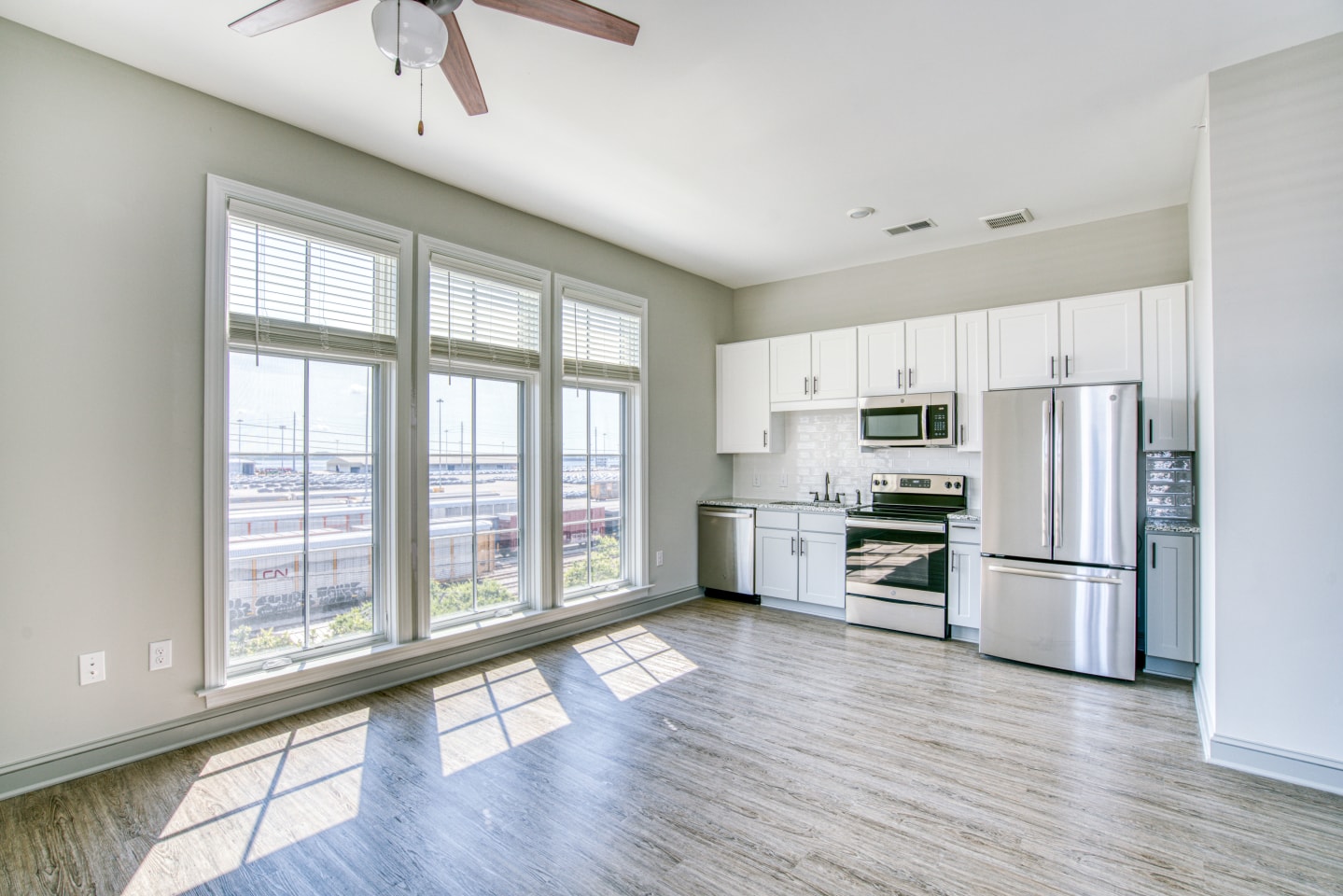 655 East Bay Image 3