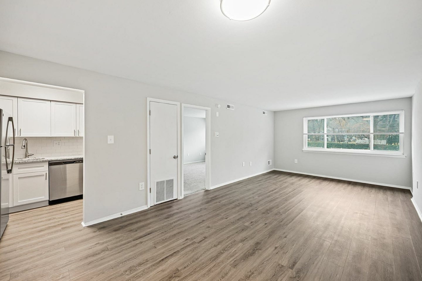 Beacon Pointe Apartments & Townhomes Image 5