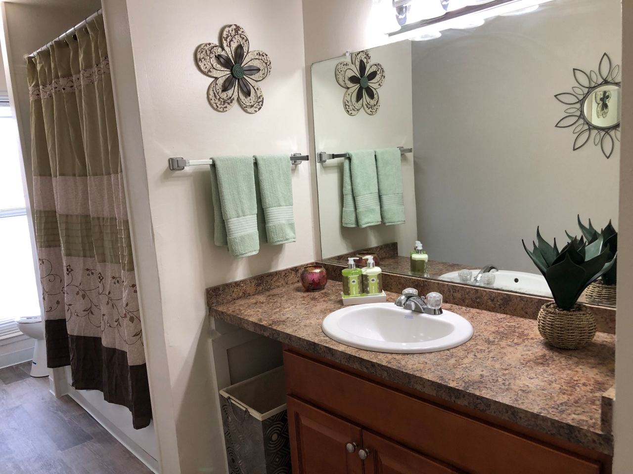 Lakeview Apartments Image 13