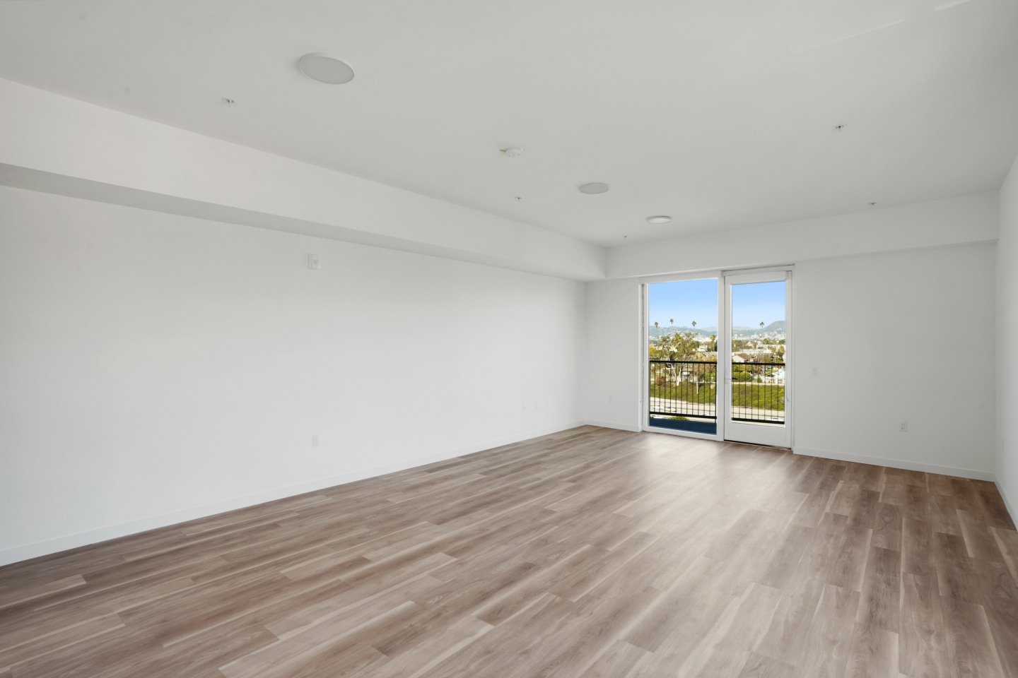 2221 Western Image 7