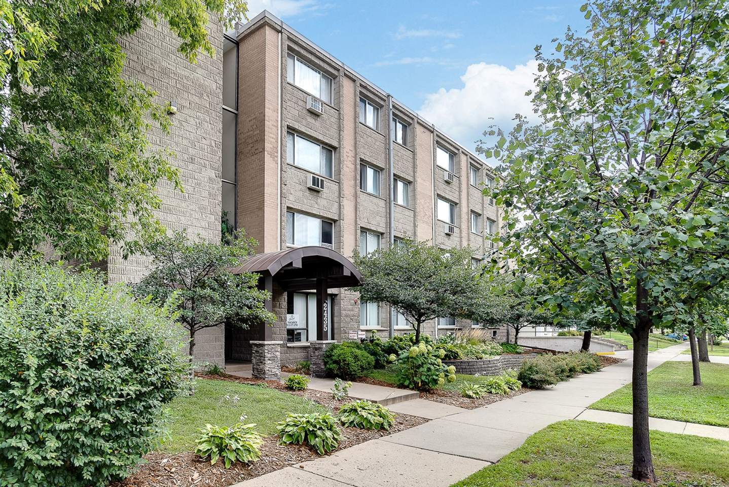 2435 Pillsbury Ave South Image 1