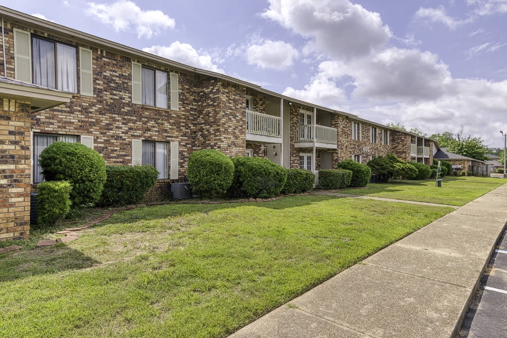 Briarwood Condominiums Image 17